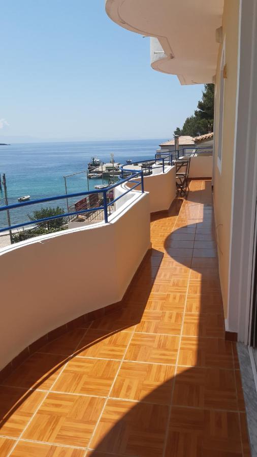 Beachfront Apartment Himarë Eksteriør billede