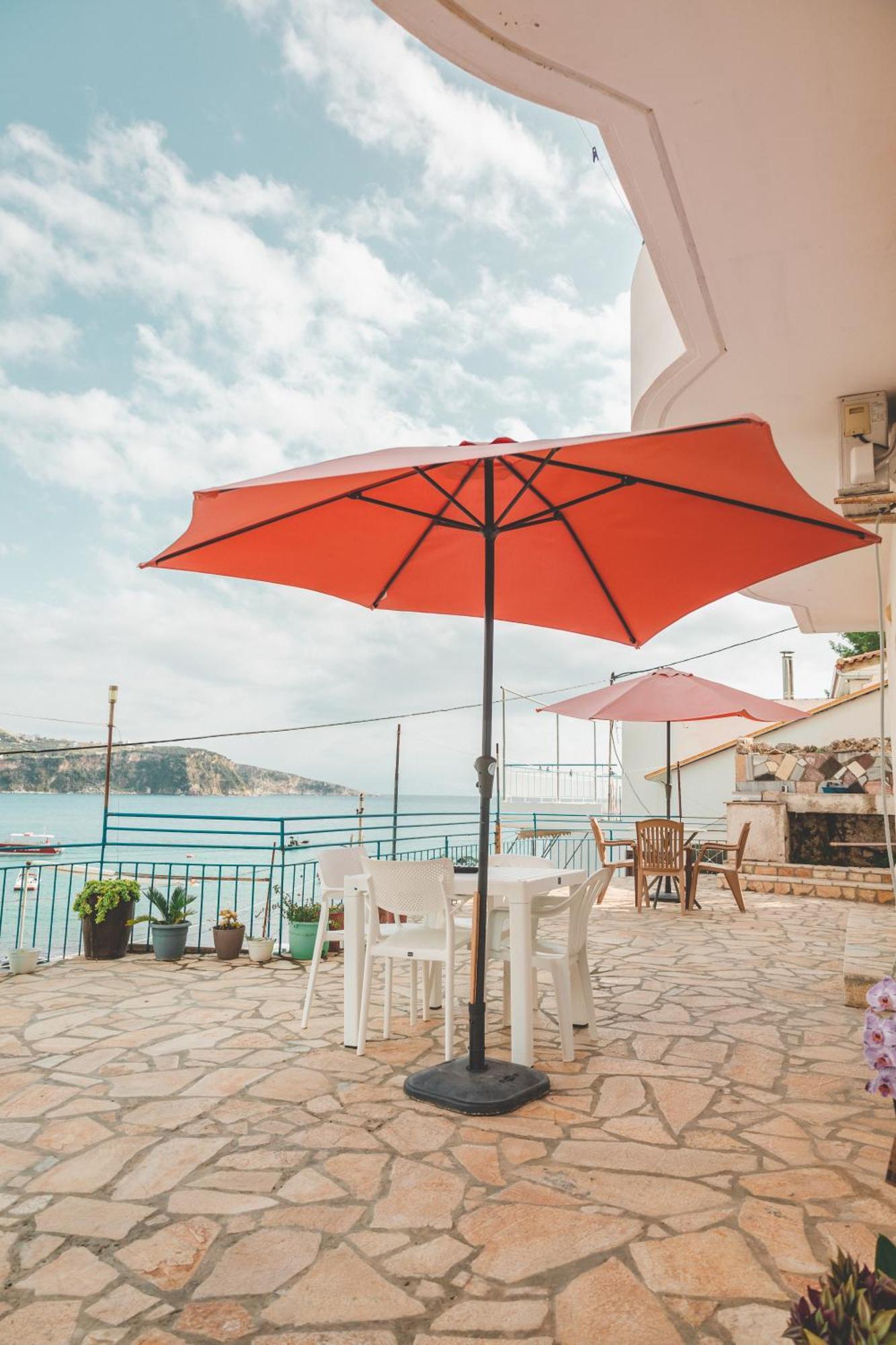 Beachfront Apartment Himarë Eksteriør billede