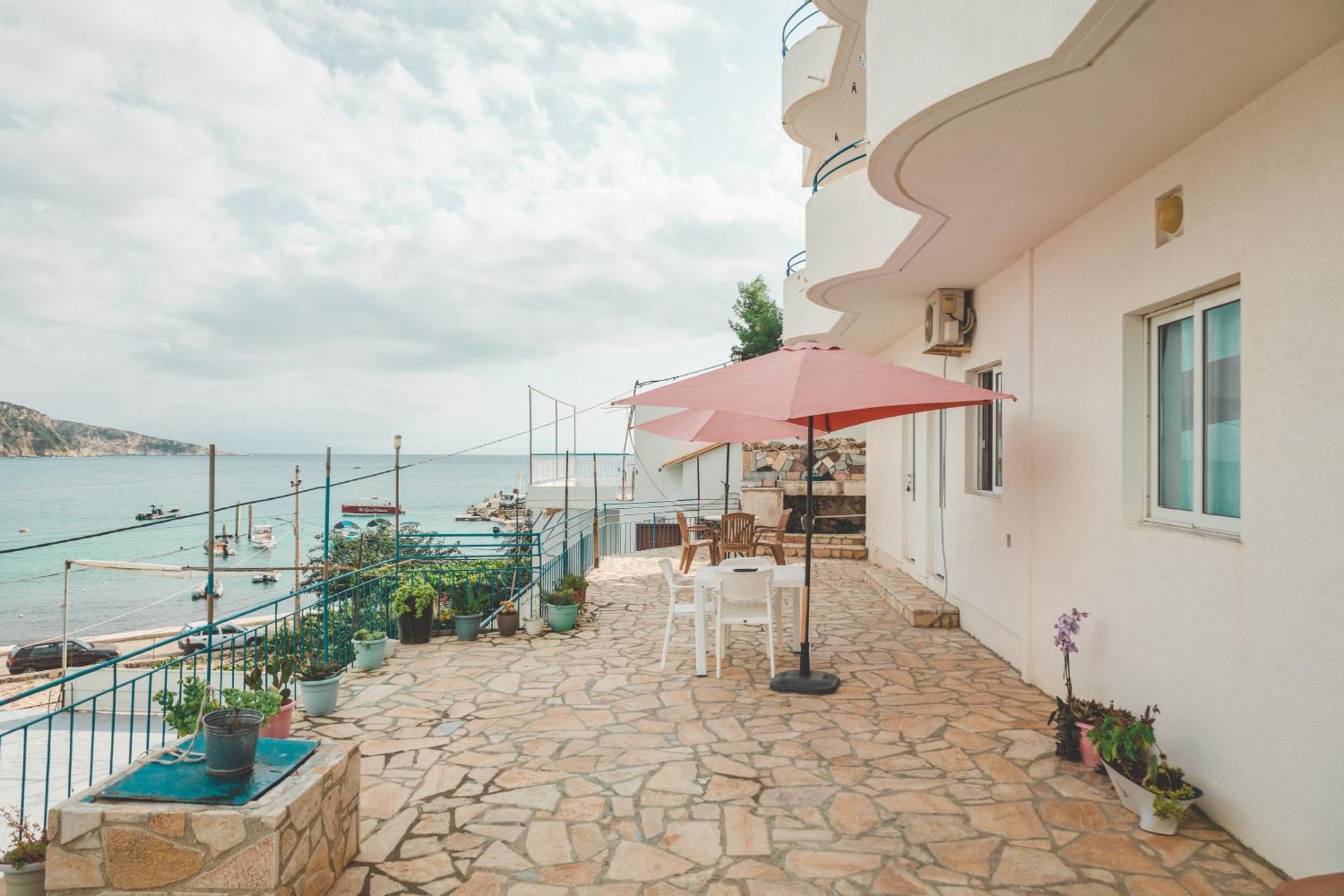 Beachfront Apartment Himarë Eksteriør billede