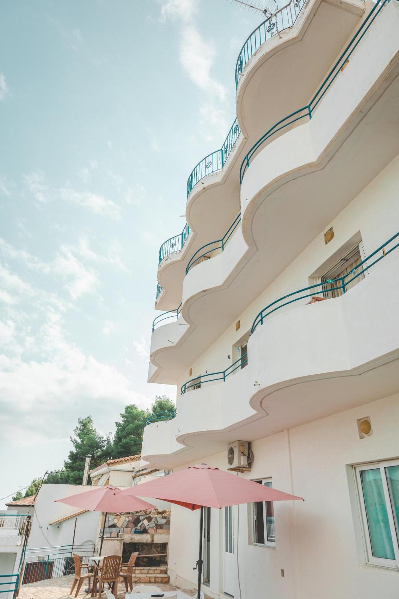 Beachfront Apartment Himarë Eksteriør billede