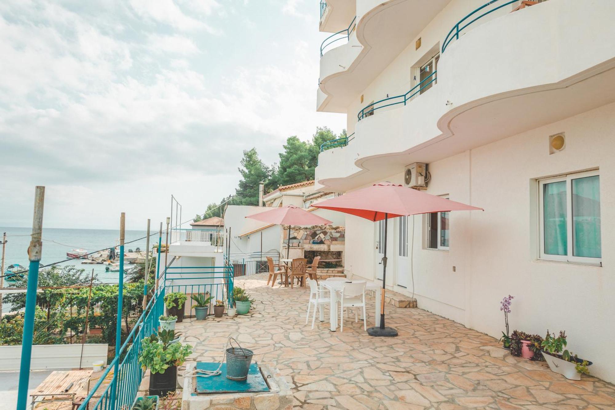 Beachfront Apartment Himarë Eksteriør billede