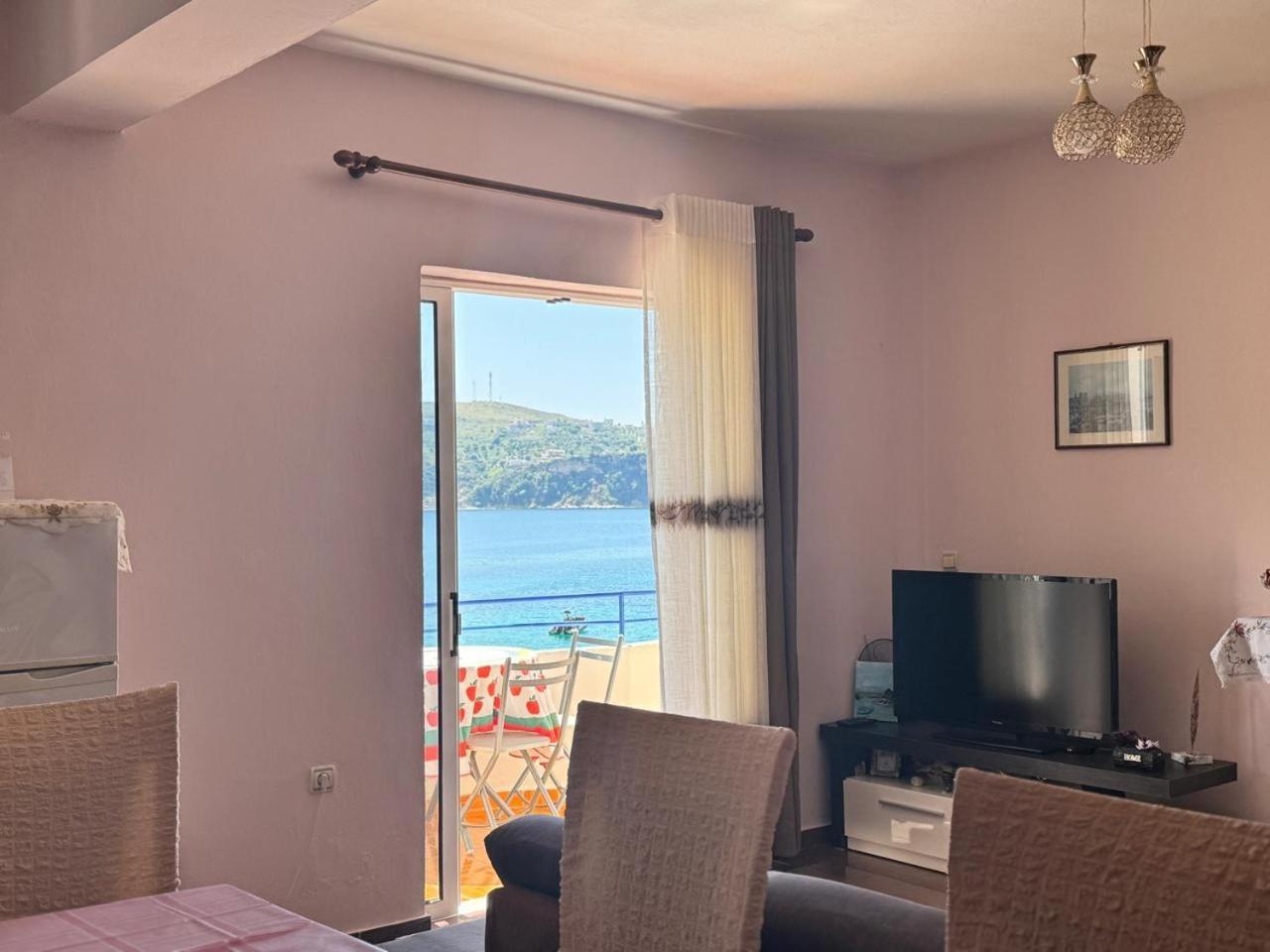 Beachfront Apartment Himarë Eksteriør billede