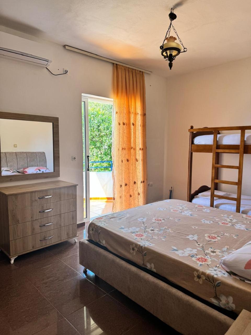 Beachfront Apartment Himarë Eksteriør billede