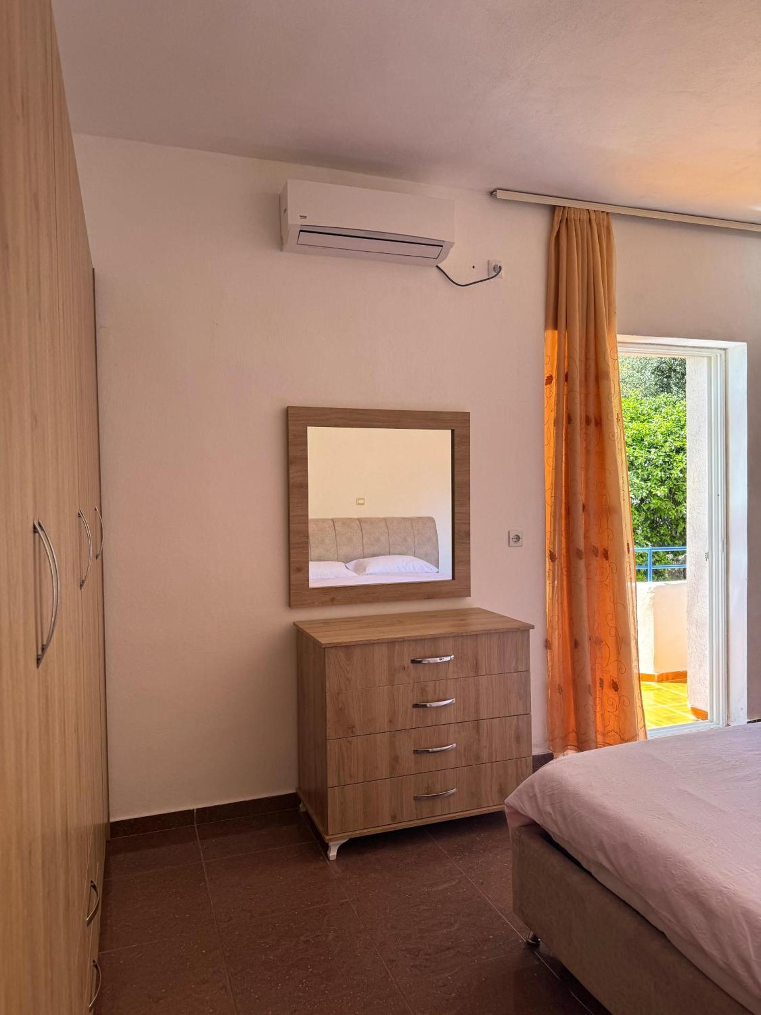 Beachfront Apartment Himarë Eksteriør billede