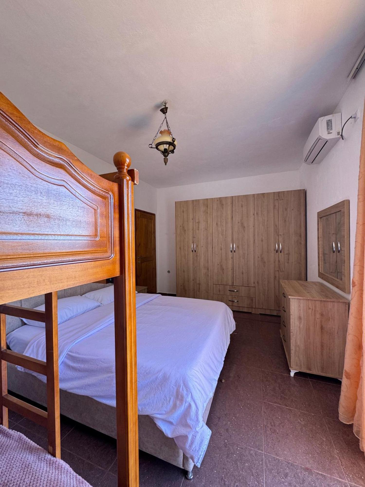 Beachfront Apartment Himarë Eksteriør billede