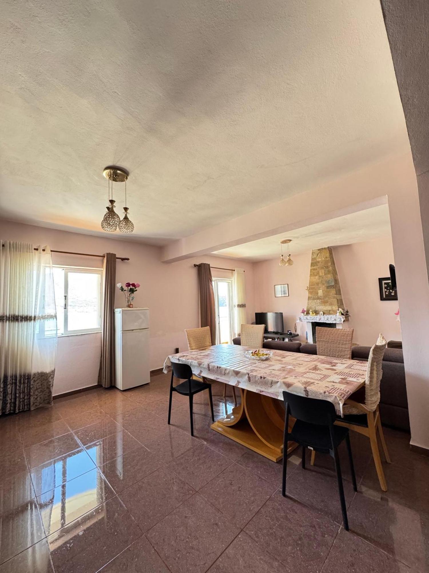 Beachfront Apartment Himarë Eksteriør billede